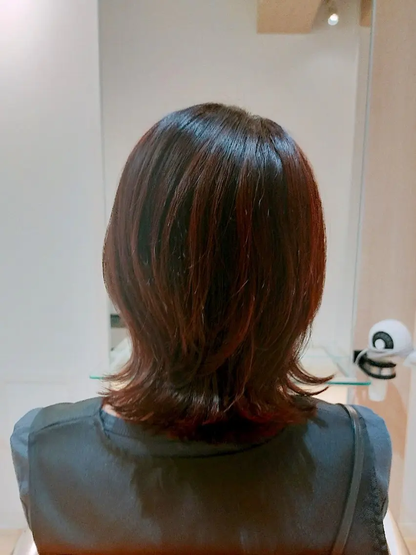 ミディアム カラー アクツ シズカのヘアスタイル