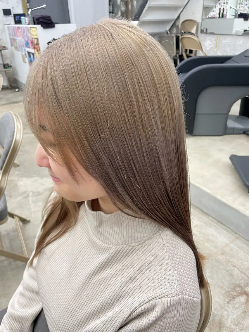 セミロング カラー インナーカラー 推し ブリーチ 髪質改善のヘアスタイル