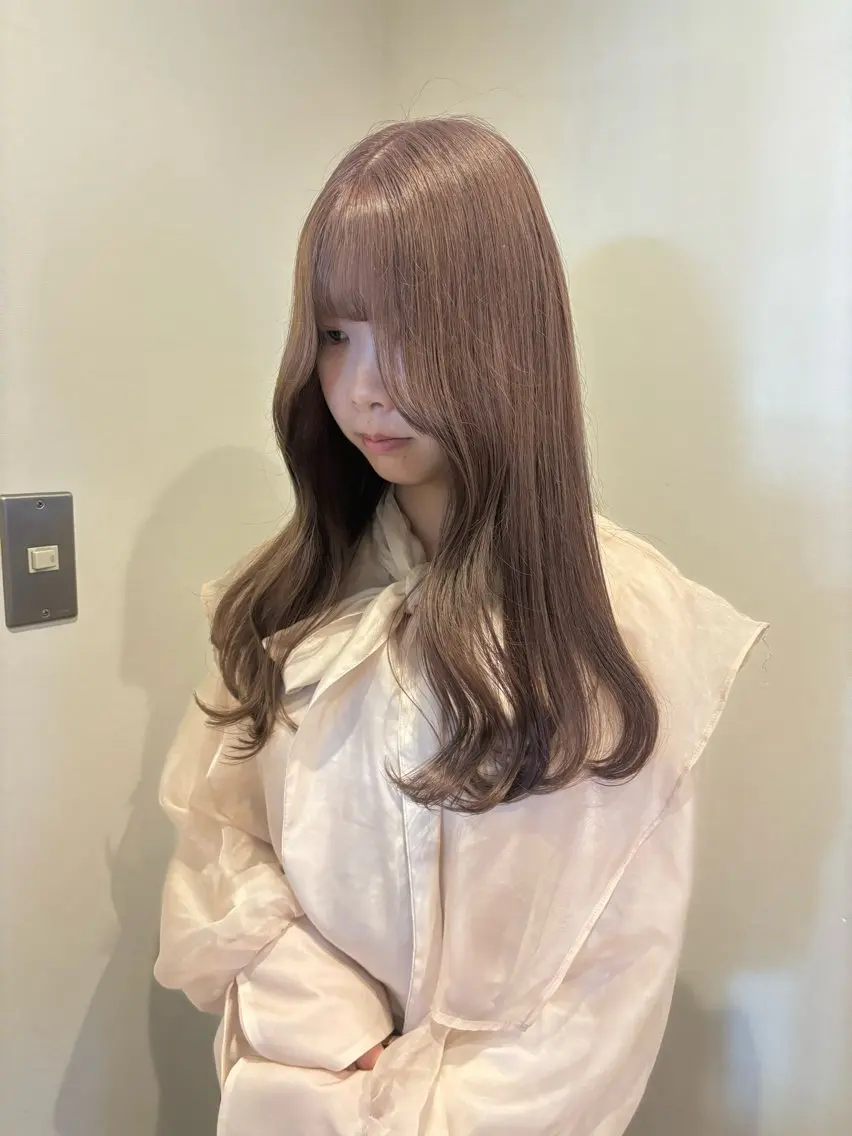 ロング カット ヘアカラー Megu/ベージュ/ 透明感カラーのヘアスタイル
