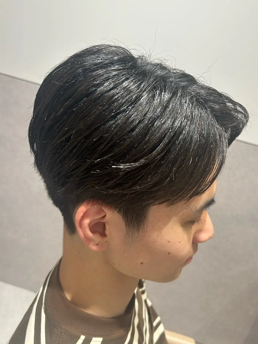 ショート パーマ メンズ センターパート メンズパーマ ショートヘア 小澤 達也のヘアスタイル