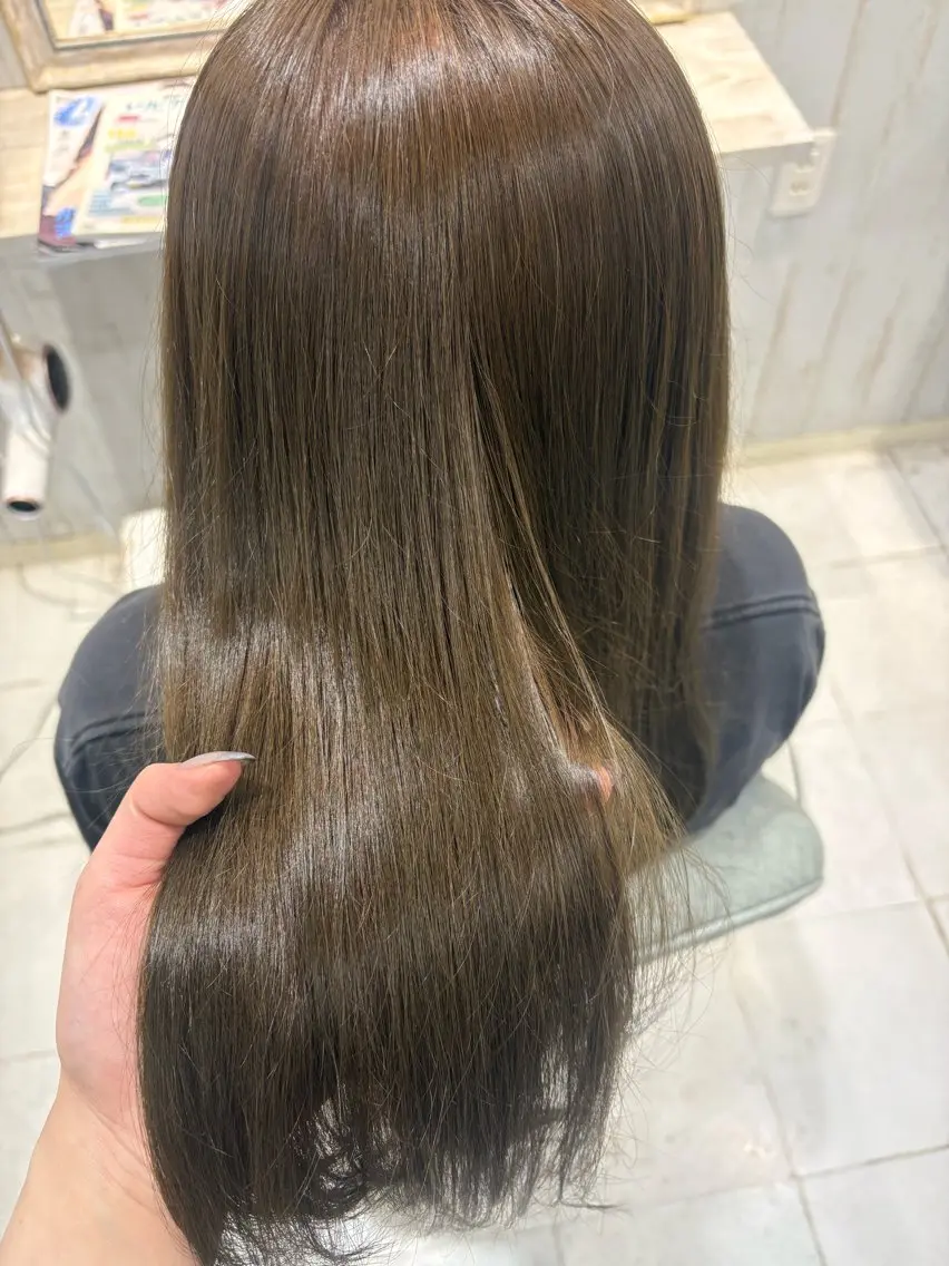 カラー ヘアカラー 岡田 真鈴のヘアスタイル