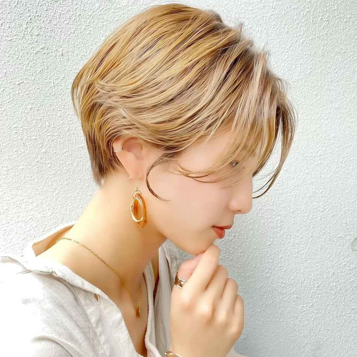 ショート カラー ブリーチ ケアブリーチ ダブルカラー ハイライトカラー イルミナカラー 中北篤志 ショートボブのヘアスタイル