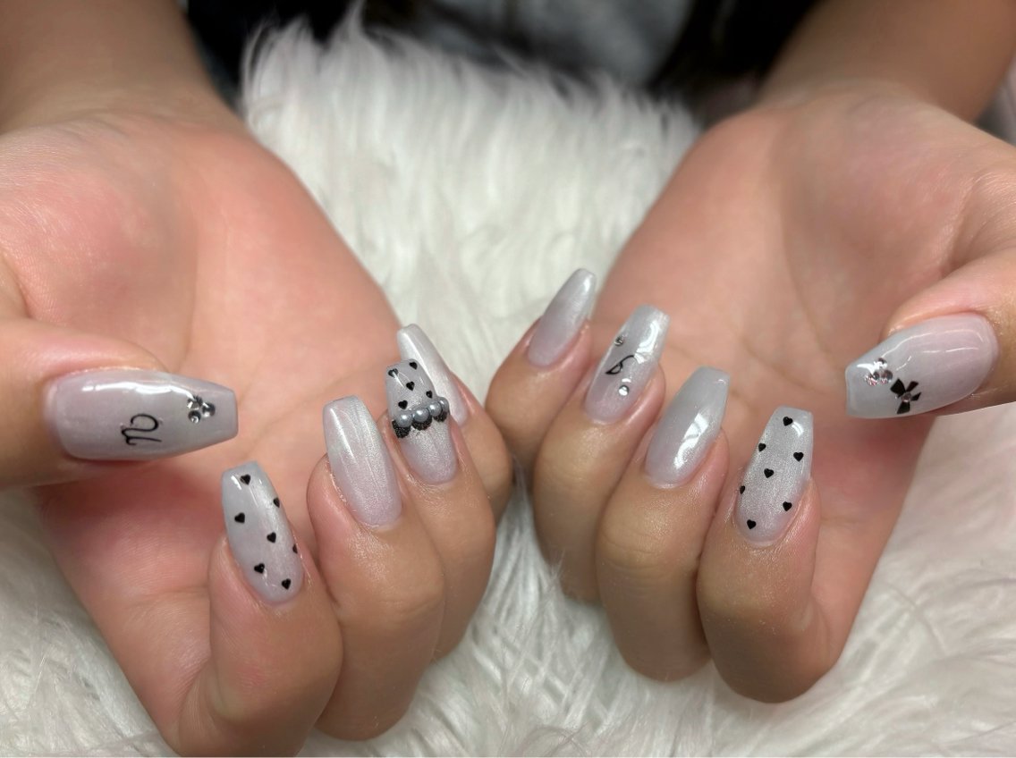 ネイル ガーリー ホワイト ハンドネイル 🐰WOLTOKYO 🐰池袋mikaのネイルデザイン