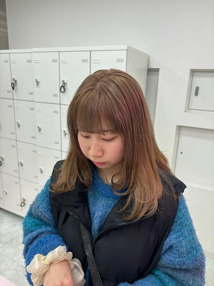 ロング カラー 抜け感レイヤー︴ ニュアンスカラーのヘアスタイル