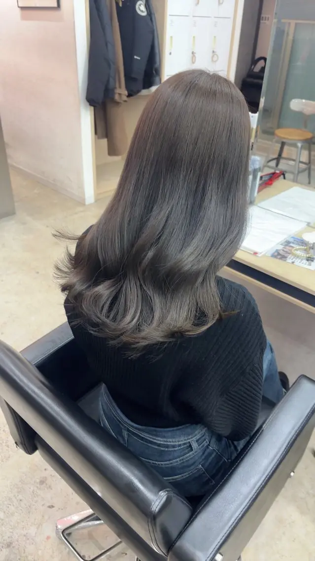 セミロング カラー カット ヘアカラー トリートメント 🪽髪質改善矯正 🤍MIU🤍のヘアスタイル