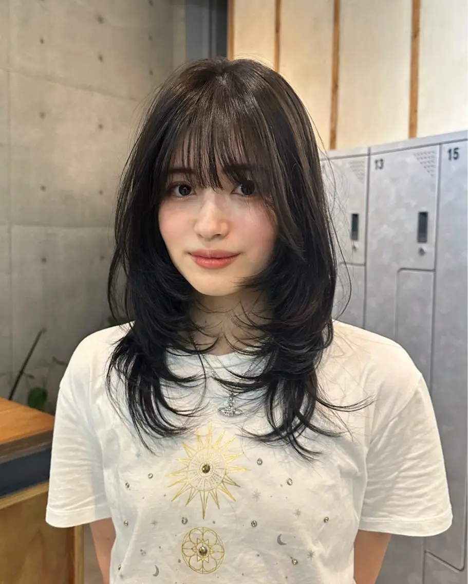 セミロング レイヤーカット 小泉 璃子のヘアスタイル
