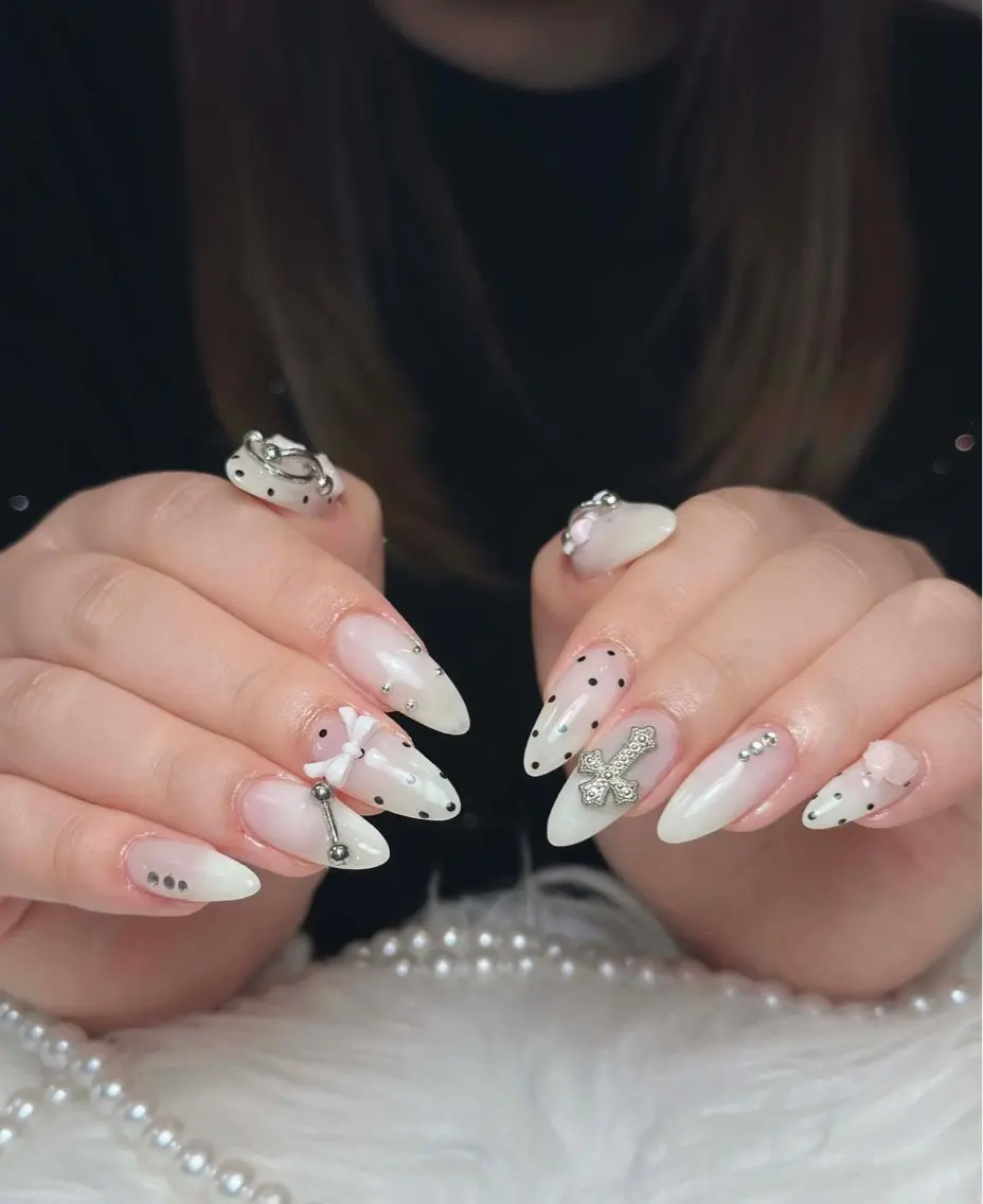ネイル チークネイル ドット フレンチネイル グラデーション ハート ハンドネイル ハンドケア Eli Muse 新宿ネイルのネイルデザイン