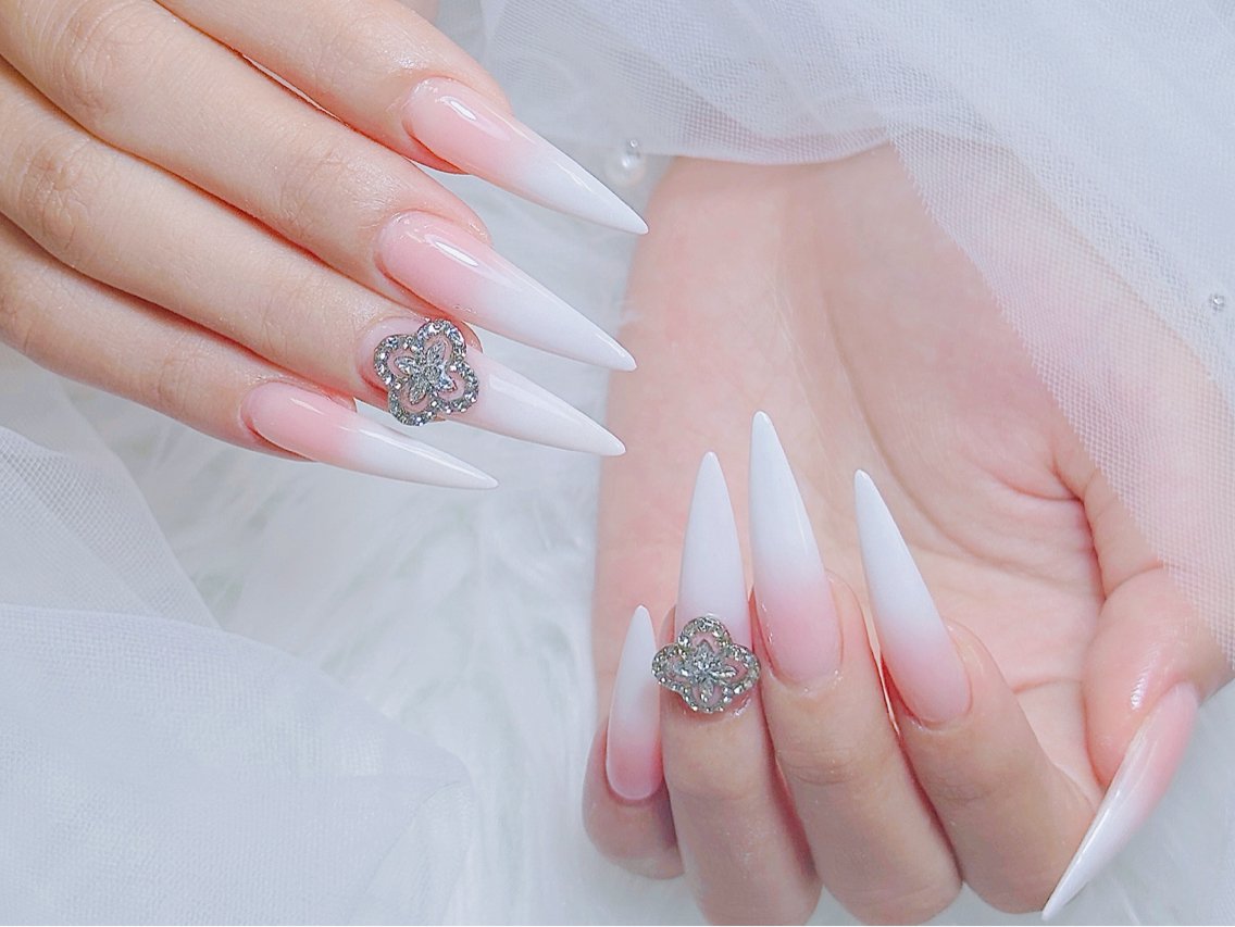 ネイル チークネイル 長さ出し フラッシュネイル フレンチネイル グラデーション AN NAIL 高田馬場のネイルデザイン