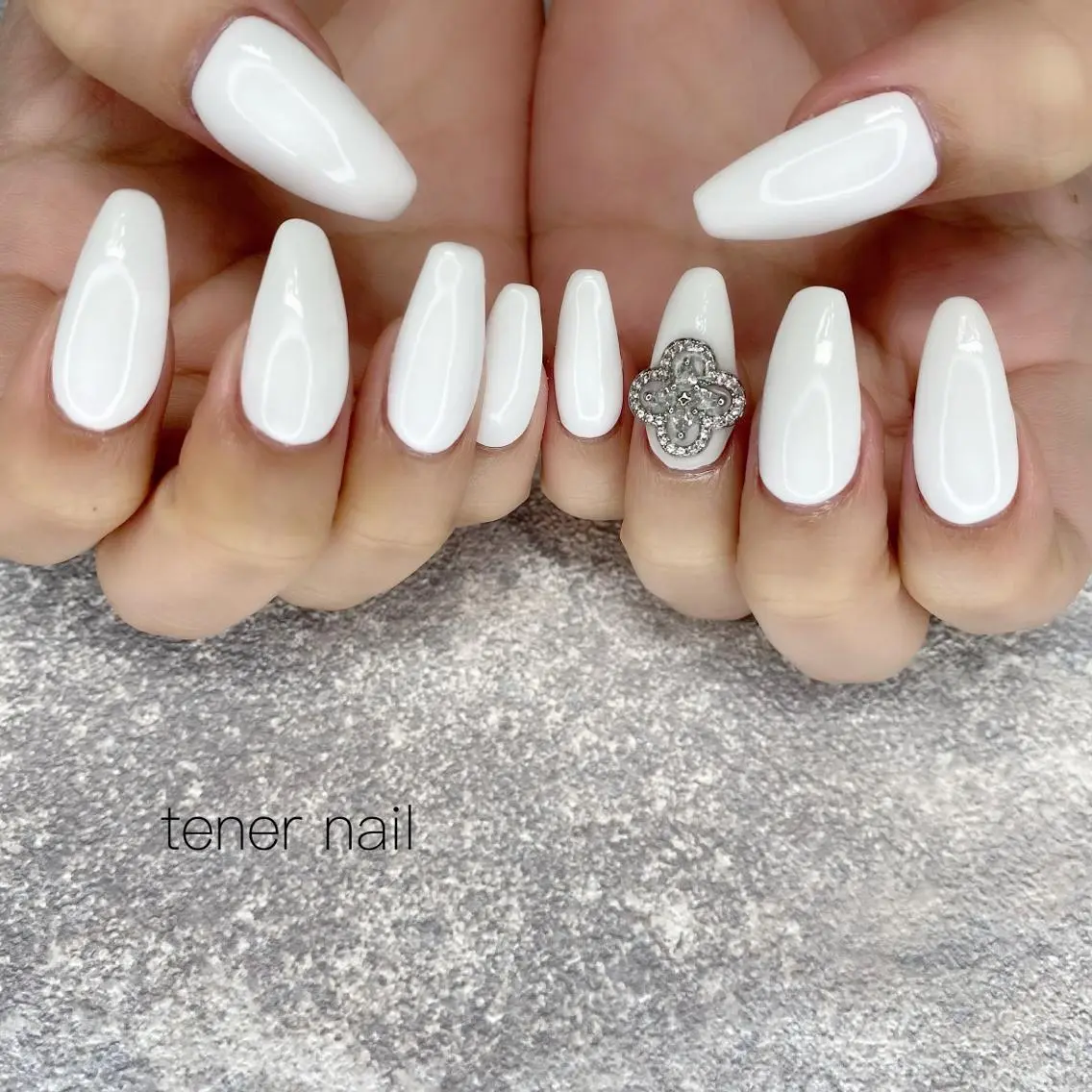 ネイル ホワイト テネルネイル tener nailのネイルデザイン