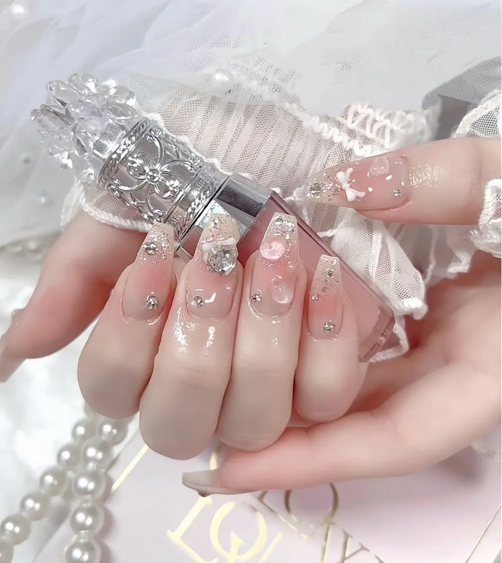 ロング 外国人風カラー 韓国風ヘア ハンドネイル E🌷nail 長さだし専門店のネイルデザイン