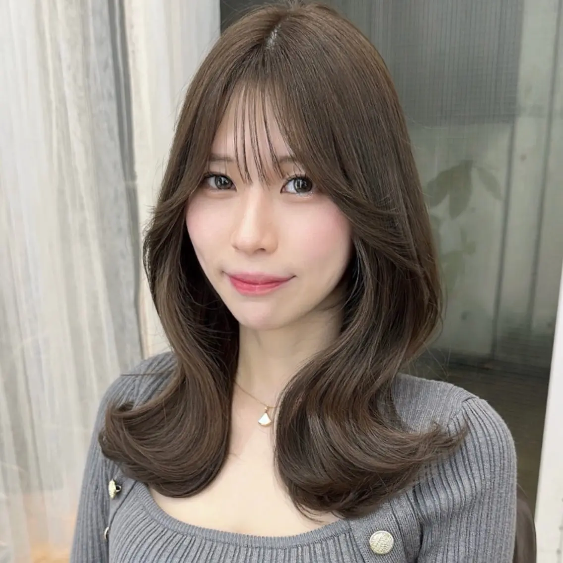 セミロング カラー ベージュカラー くびれヘア レイヤーカット ローレイヤー 似合わせカット カット ヘアカラー トリートメント 山﨑 優衣のヘアスタイル