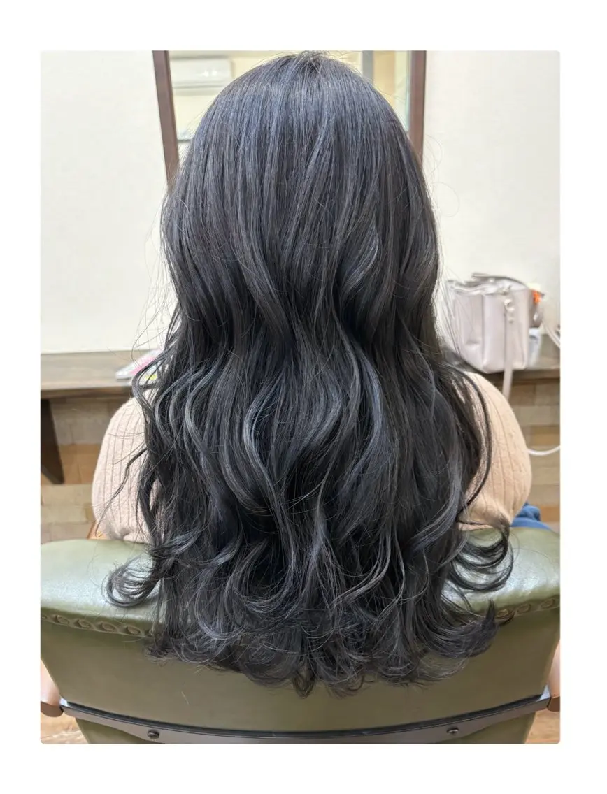 ロング カラー ブルーカラー 透明感カラー ヘアカラー 安松 莉那のヘアスタイル
