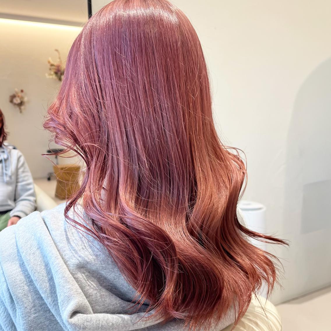 ロング カット ヘアカラー トリートメント 村岡春陽💙ブリーチ カラー/推しカラーのヘアスタイル