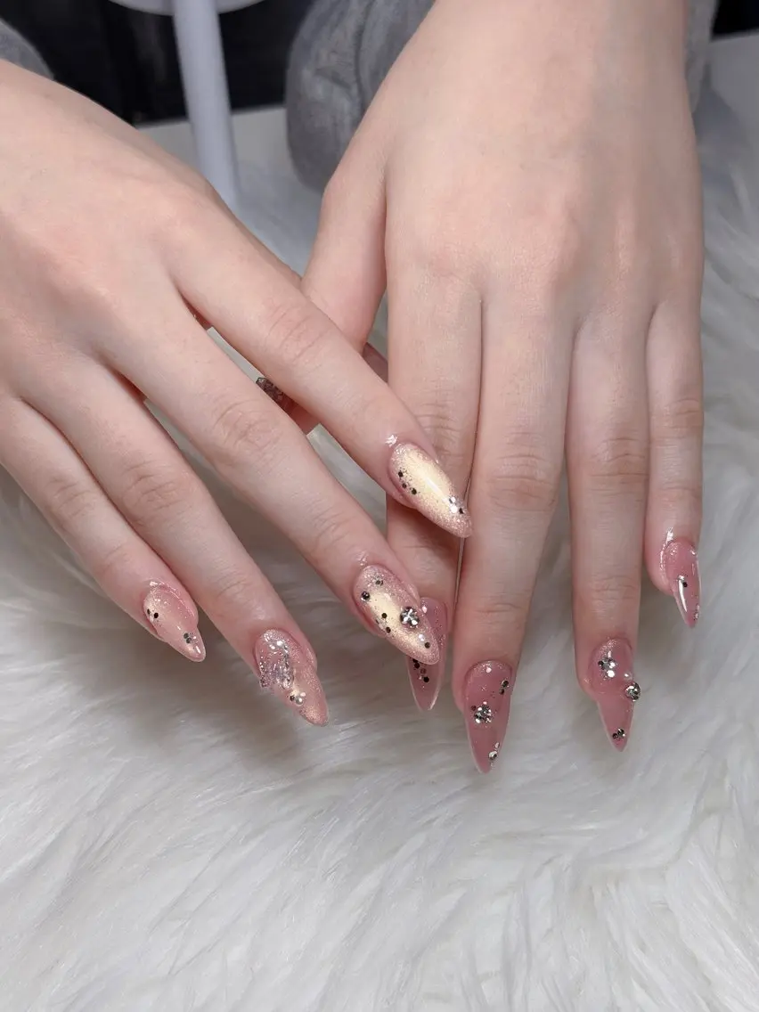 ネイル オーロラネイル チークネイル フットネイル フレンチネイル ジェルネイル ハンドネイル Nichi Nailsのネイルデザイン