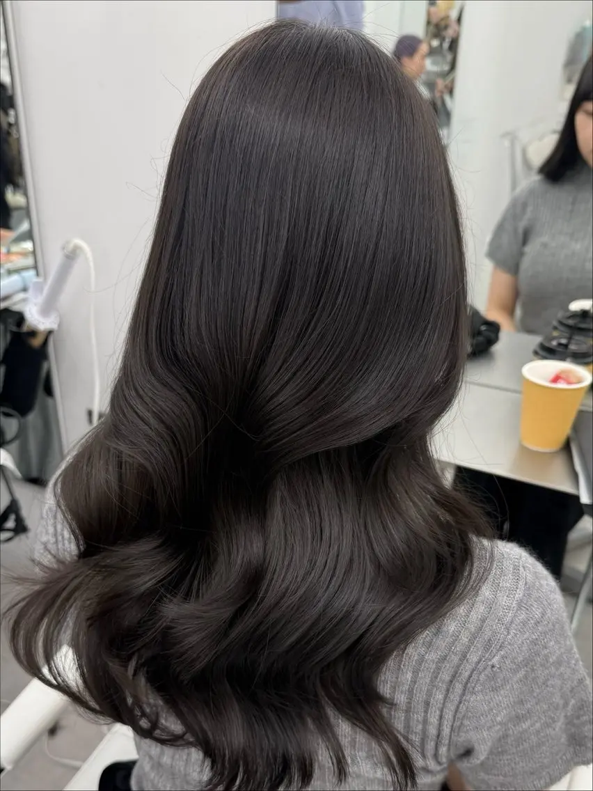 セミロング カラー 透明感カラー グレージュ ヘアカラー 透明感カラー🩶 ×小顔カット難波のヘアスタイル
