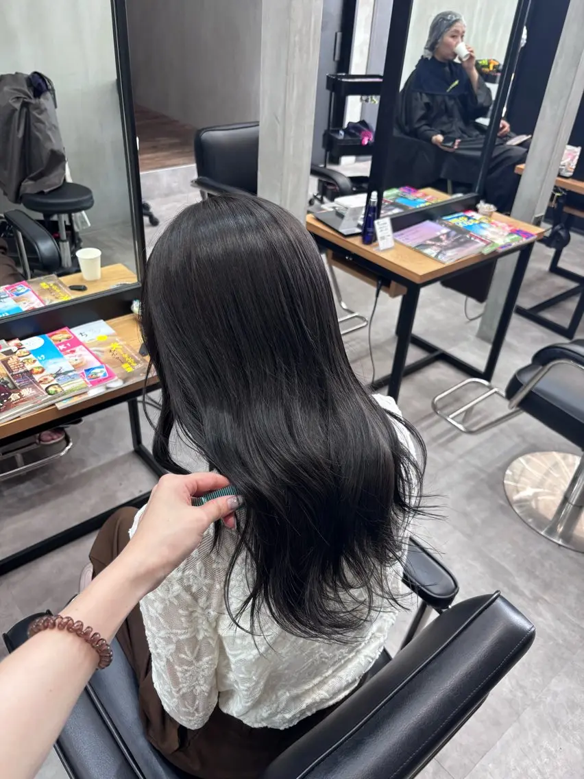 セミロング カラー 透明感カラー カット ヘアカラー トリートメント 片平 帆香のヘアスタイル