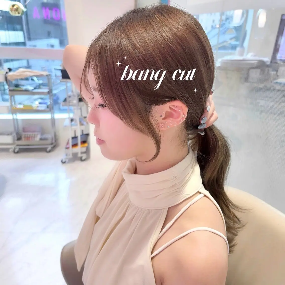 セミロング 顔周りカット 𝑚𝑖𝑤𝑎 / 顔周り/透明感カラーのヘアスタイル