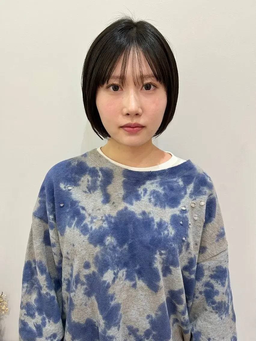 ミディアム カラー ボブレイヤー ダークシルバー シルバー ボブ レイヤーカット カット ヘアカラー トリートメント 髪質改善/レイヤー/ お顔まわり/Ami.のヘアスタイル