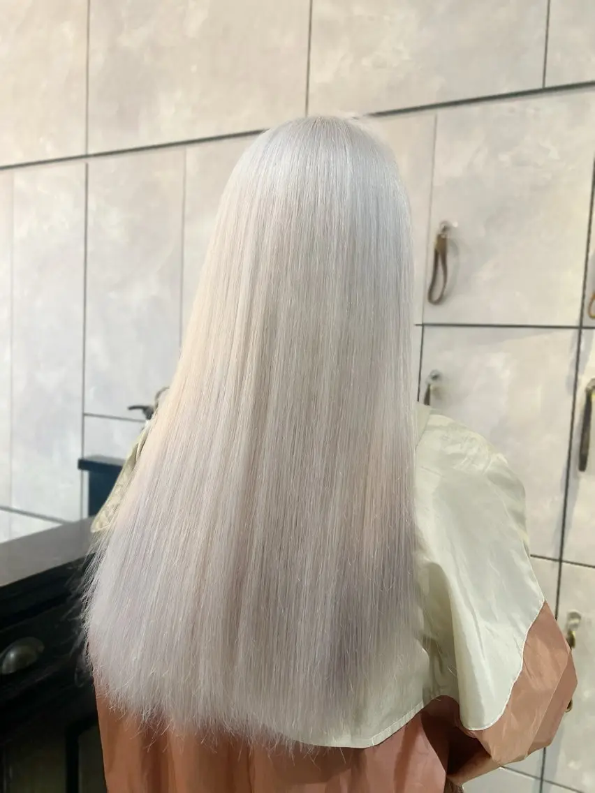 ロング カラー 🎀ハイトーン・艶 カラー HANA🎀のヘアスタイル