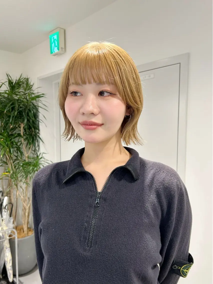 ショート カラー 切りっぱなしボブ ベージュカラー ブリーチ ミルクティーベージュ ボブ 池袋/小顔レイヤー/ 顔まわり/taigaのヘアスタイル