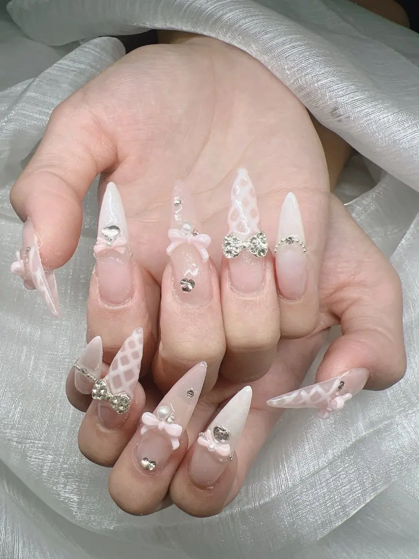 ネイル 長さ出し グラデーション 卒業式 キラキラネイル マグネットネイル ハンドネイル Lee Nails チップ長さだし専門店のネイルデザイン