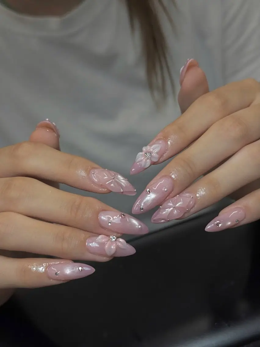 ネイル フラワーネイル ガーリー キラキラネイル 韓国ネイル 持ち込み Iconic Nailのネイルデザイン
