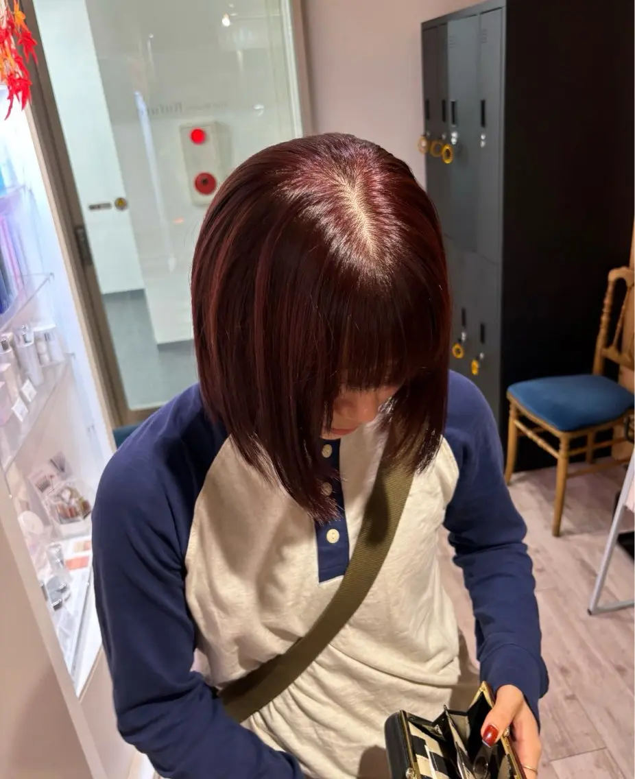 カット➕暖色系ワンカラー🍒艶トリートメントの写真