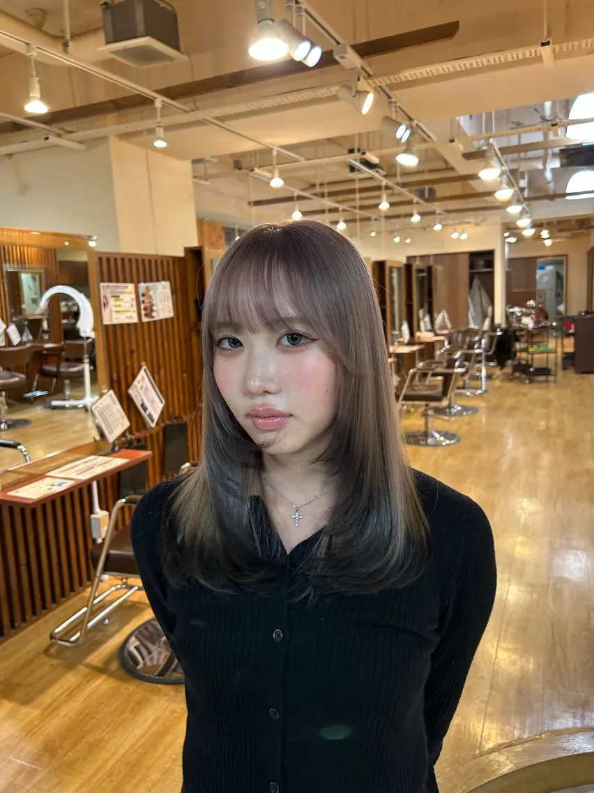 セミロング カラー レイヤーカット 林 佑哉のヘアスタイル