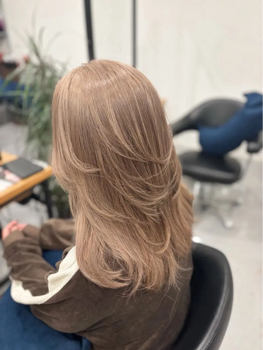 ロング 浅原 恵樹のヘアスタイル