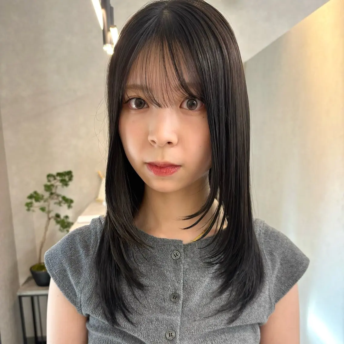 セミロング カラー レイヤーカット アヤカ foto 武蔵小杉のヘアスタイル