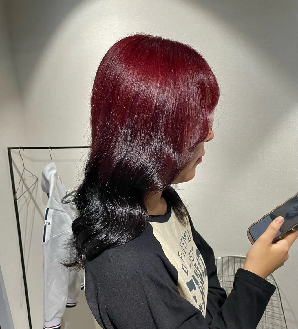 ロング カラー ボルドーカラー デザインカラー グラデーションカラー 🌹ブリーチ/ボブ/ レイヤー渋谷🌹のヘアスタイル