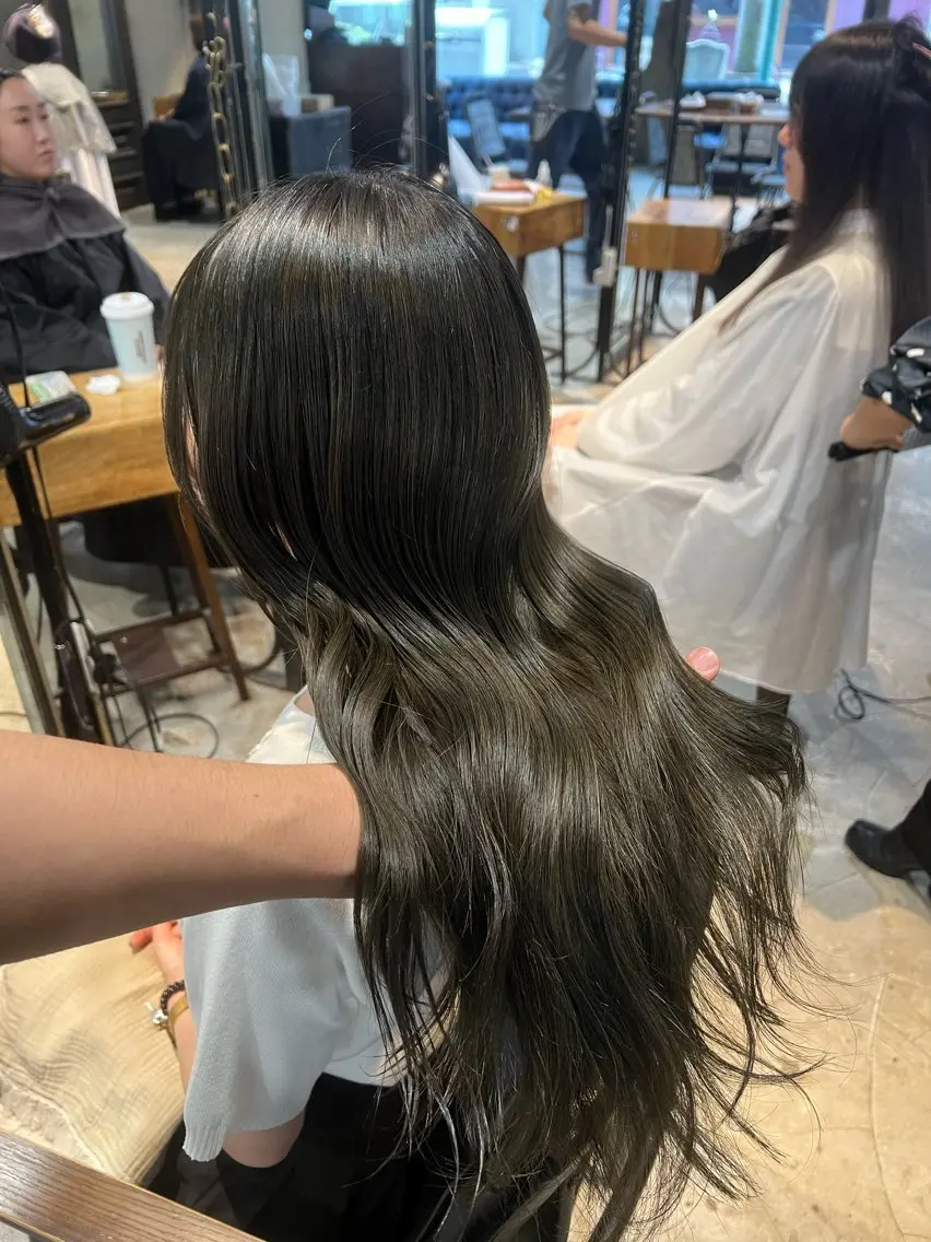 ロング カラー カット ヘアカラー トリートメント 赤みゼロ/透明感 カラー🌿KANTAのヘアスタイル