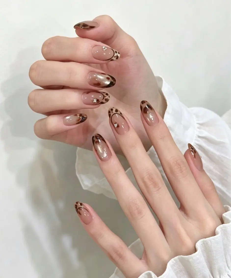ネイル フットネイル フレンチネイル グラデーション 氷ネイル・うるうるネイル 韓国ネイル ハンドネイル Lynn_ Nailのネイルデザイン