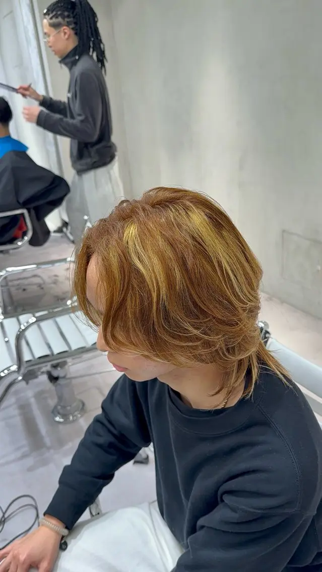 ミディアム カラー メンズ ミディアムパーマ メンズブリーチ フェードカット メンズハイライト メンズメッシュ ヘアカラー トリートメント メンズ特化/パーマ/ フェード/渋谷/千尋のヘアスタイル