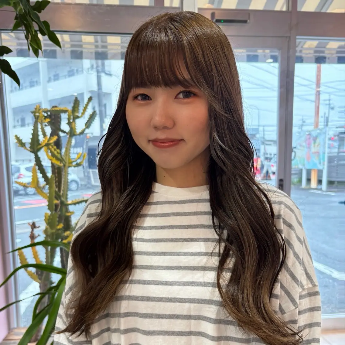 ロング カラー ベージュカラー ブリーチ 透明感カラー オリーブベージュ 石川 愛彩の眉毛・アイブロウイメージ