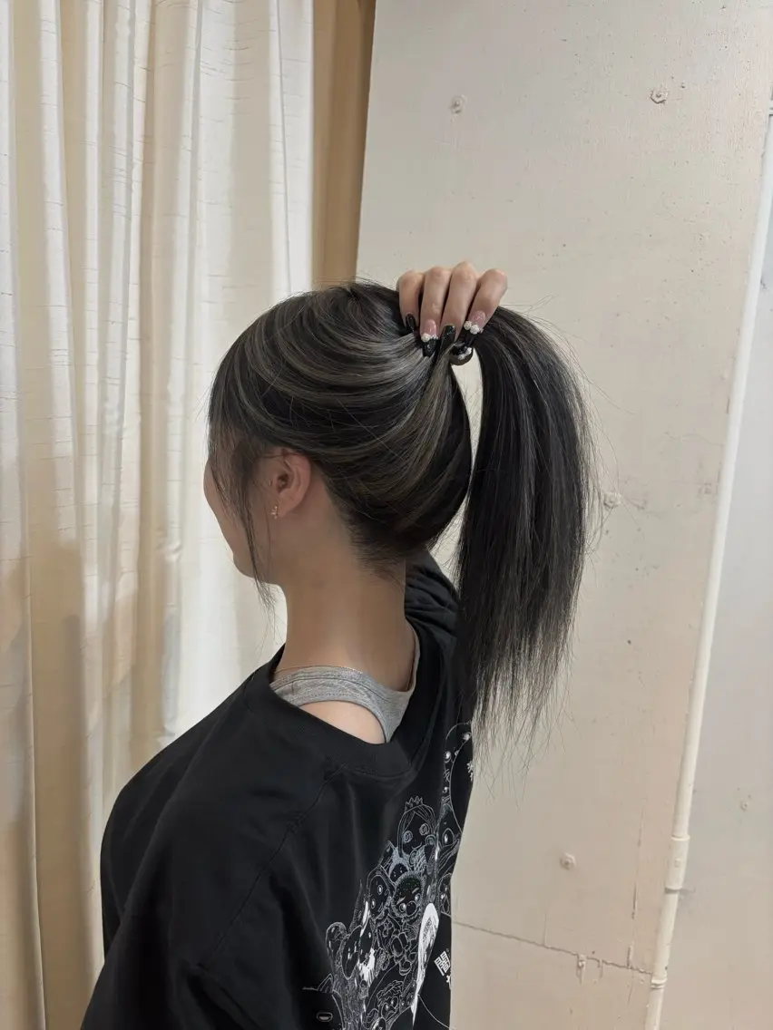 カラー 藤木 日菜乃のヘアスタイル