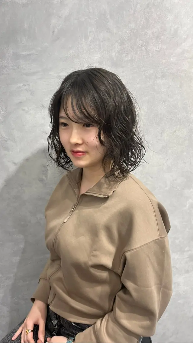 セミロング パーマ レイヤーカット /konomiのヘアスタイル