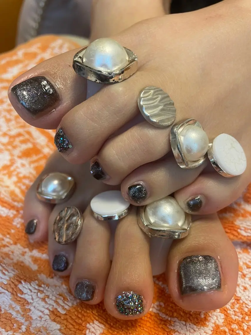 ネイル フットネイル ラメ(グリッター) マグネットネイル シルバー NAIL★M 真紀のネイルデザイン