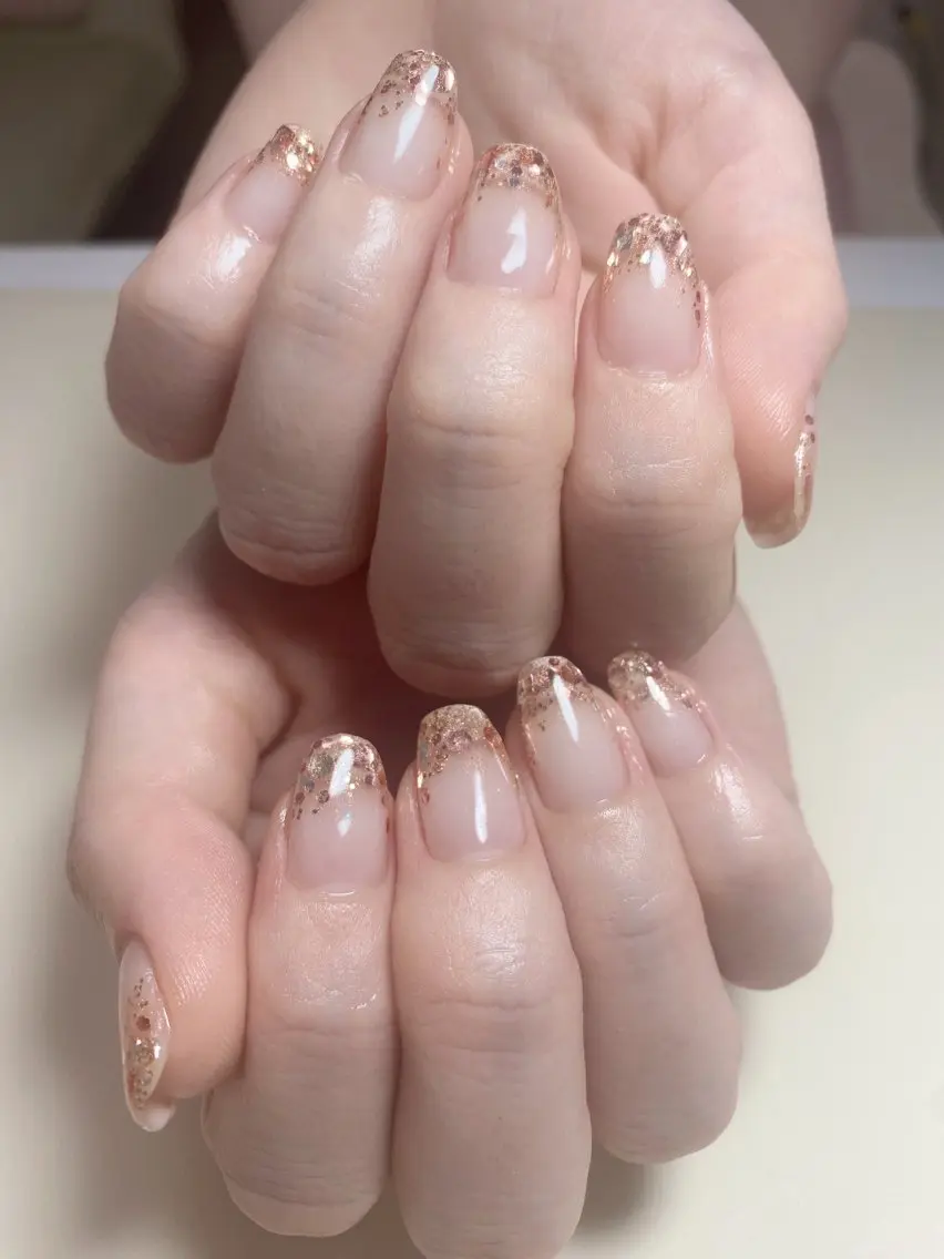 ネイル ゴールド ラメ(グリッター) ラメグラデーション ピンク ハンドネイル Nail Salon K 🧸美爪育成のネイルデザイン
