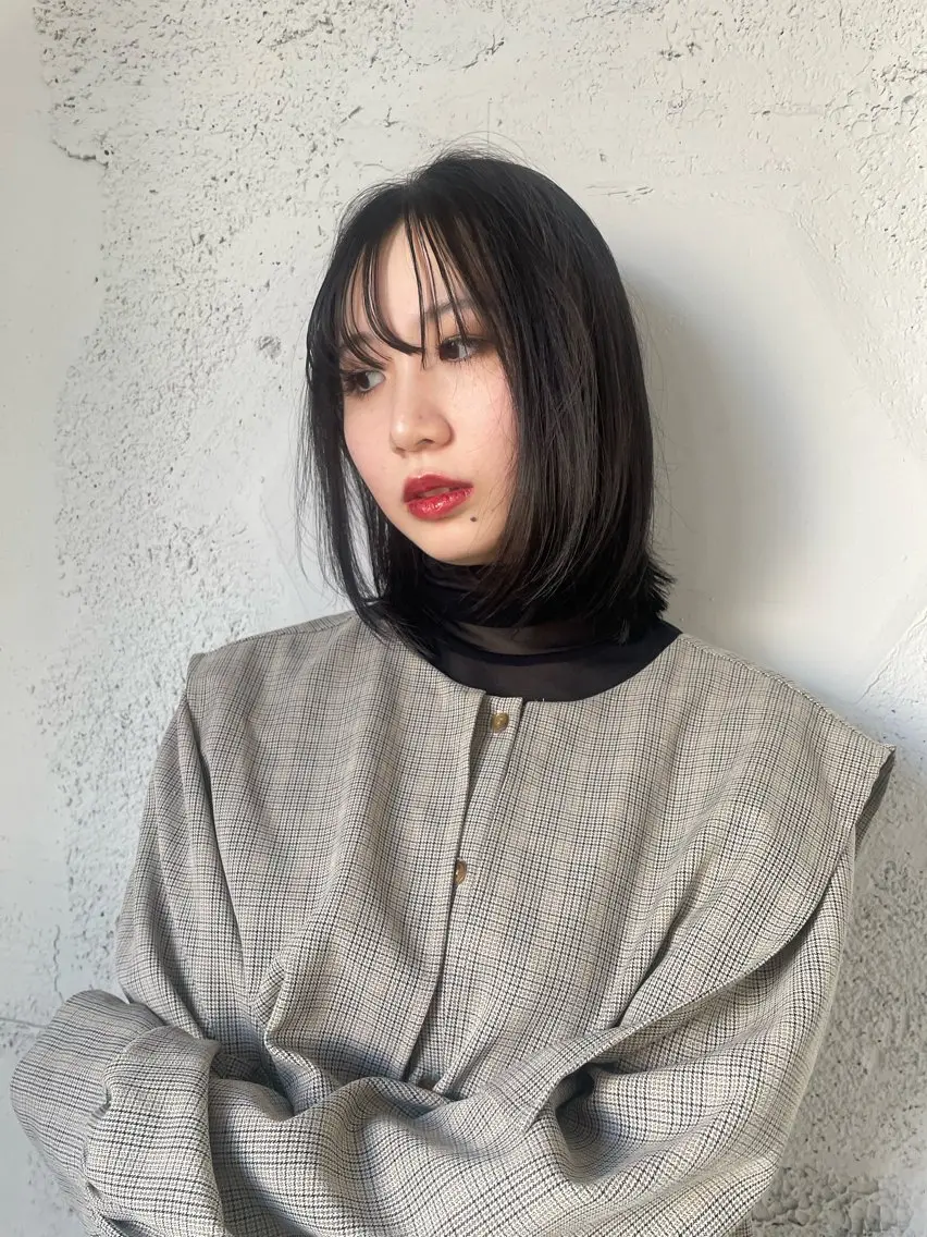 ミディアム カラー ハイトーン/レイヤー 似合わせ・ユキノのヘアスタイル