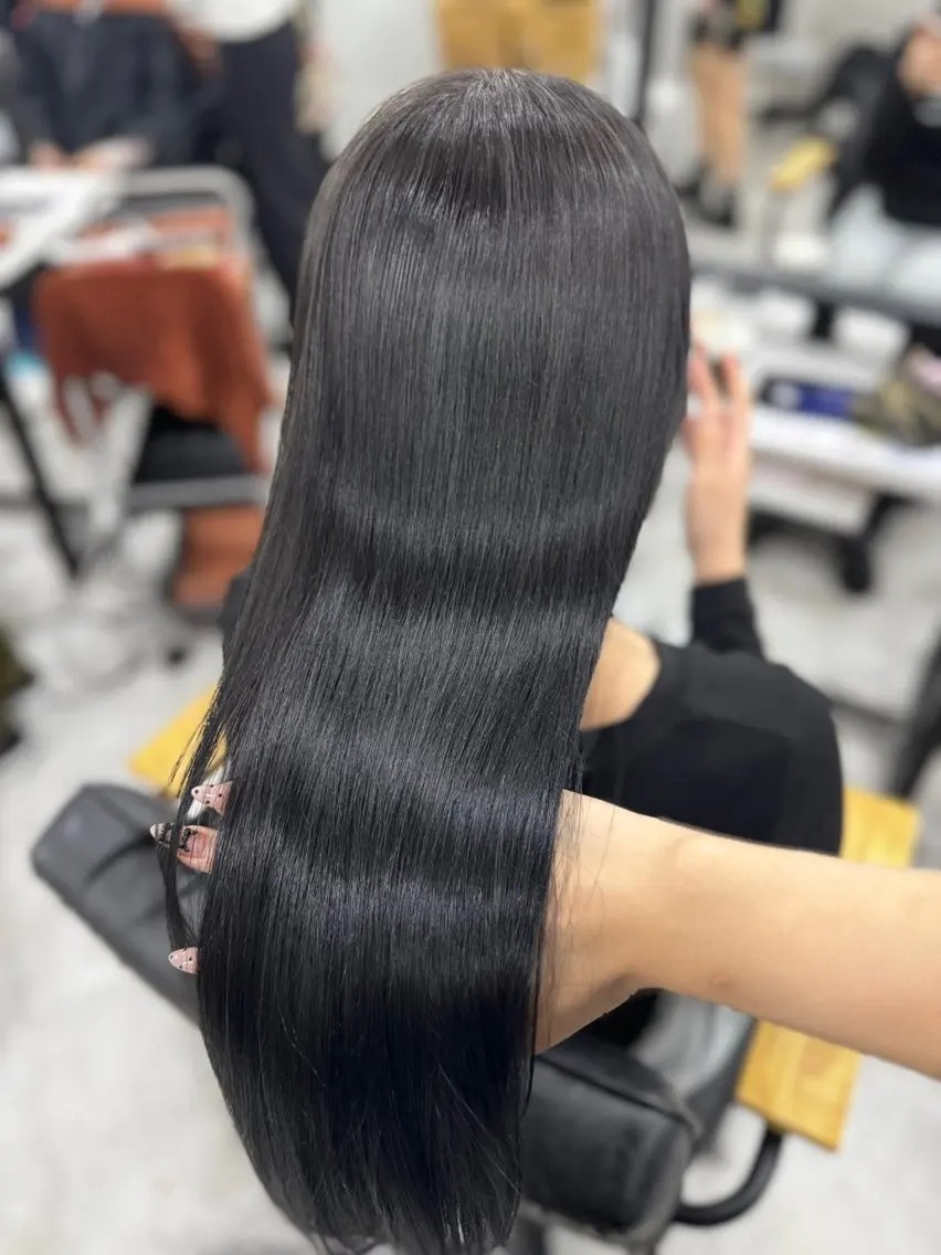ロング カラー アッシュ アッシュブラウン ベージュカラー 黒髪 ブリーチ カット ヘアカラー トリートメント 赤み無し柔らかカラー 【梅田】madokaのヘアスタイル