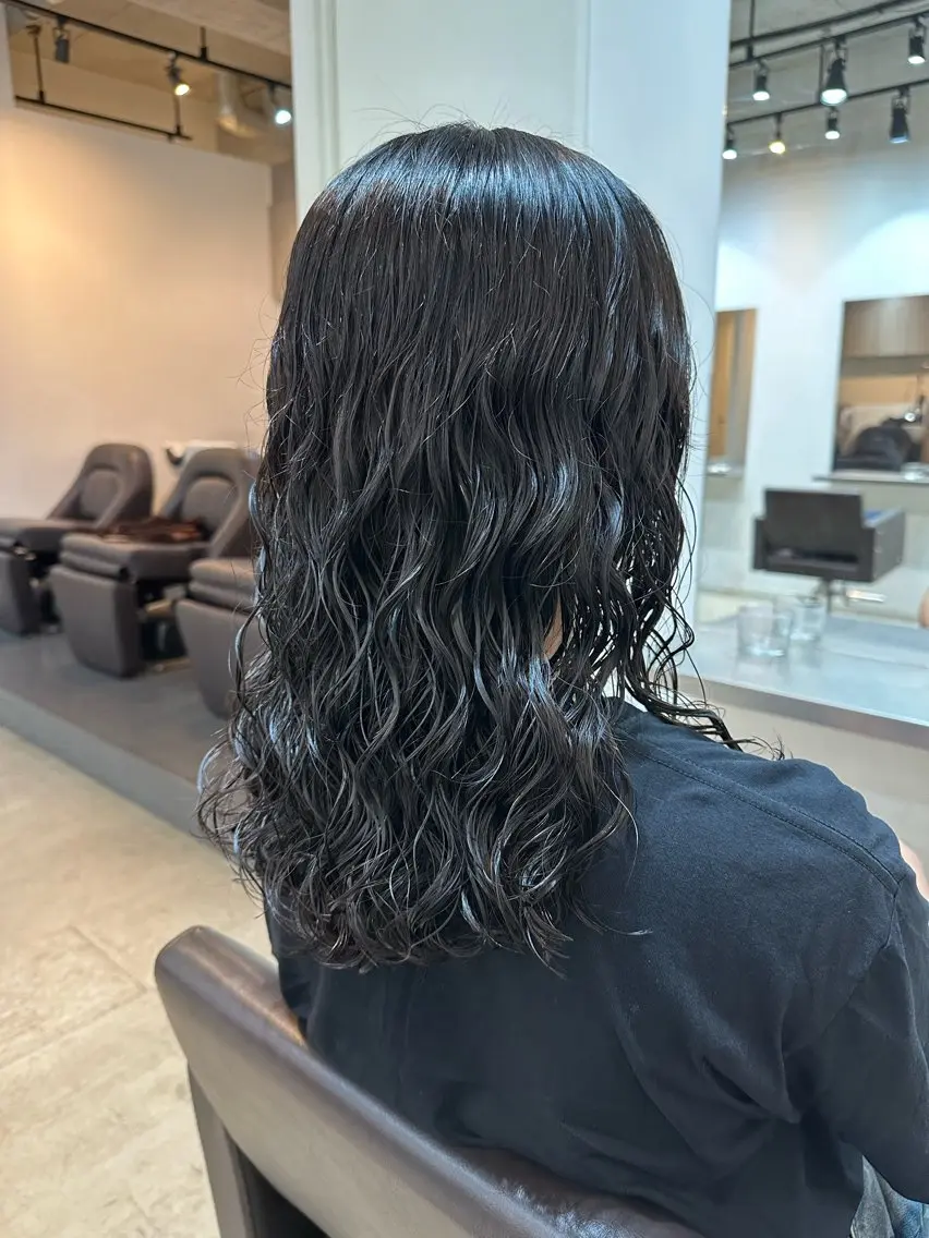 ロング カラー パーマ ダークグレー ダークグレージュ グレージュ デジタルパーマ カット ヘアカラー パーマ トリートメント 🌀お洒落パーマ ／ 齋藤大貴🌀のヘアスタイル