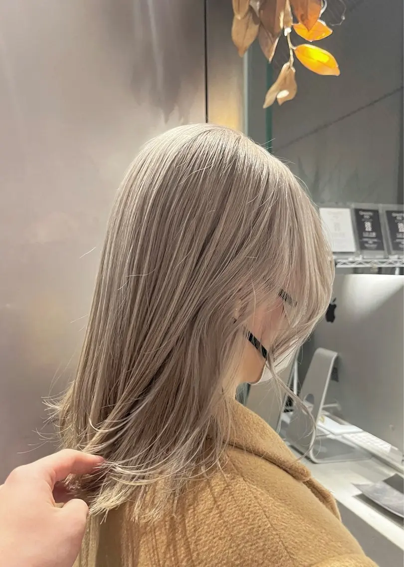 ミディアム カラー ブリーチ ケアブリーチ レイヤーカット ケアブリーチ レイヤーカットのヘアスタイル