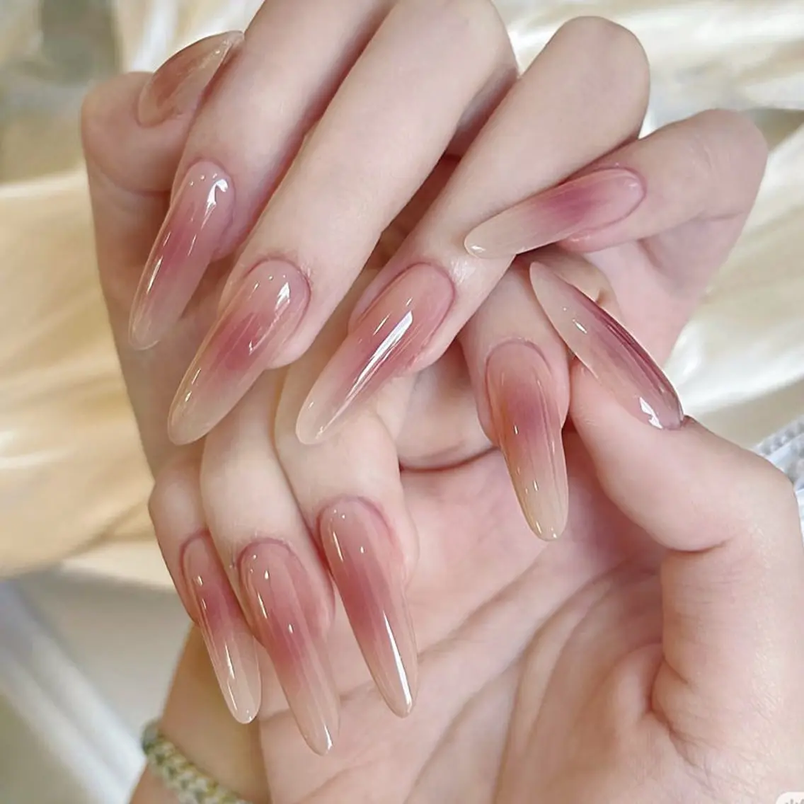ネイル ハンドネイル Glow Minamiのネイルデザイン
