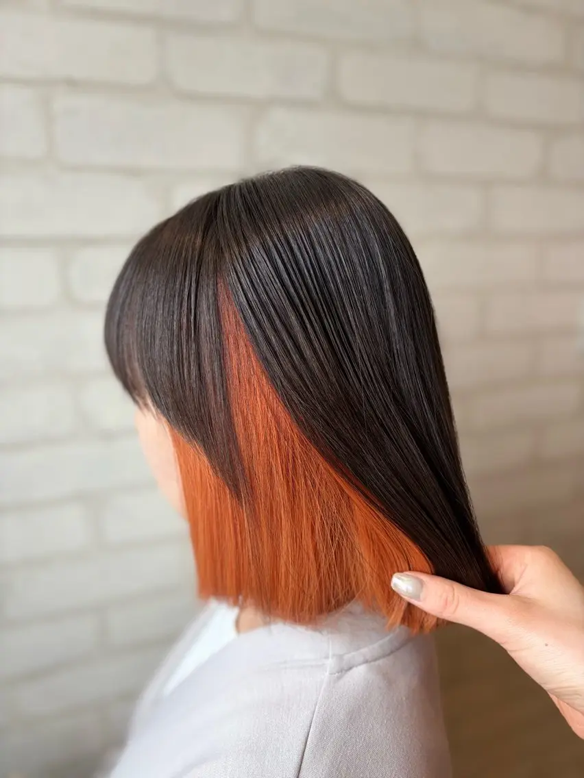 ミディアム カラー ブリーチ インナーカラー オレンジ 秋葉 万柚子のヘアスタイル