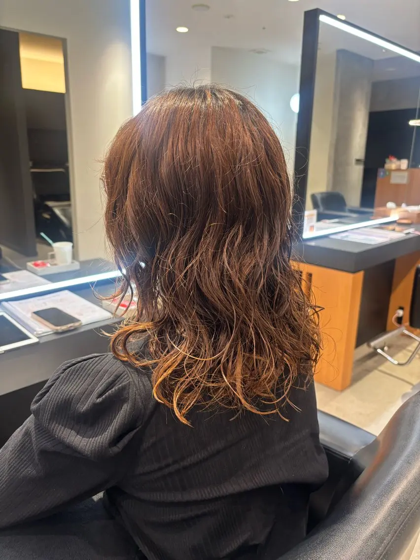 ミディアム カット パーマ KAREN(ému) 伏見/カットモデルのヘアスタイル