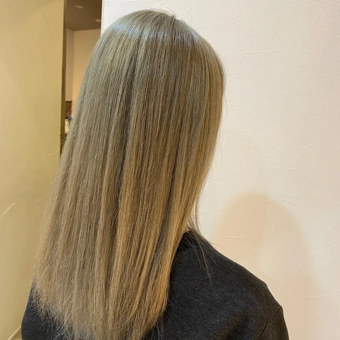 ロング カラー 井手 孔介のヘアスタイル