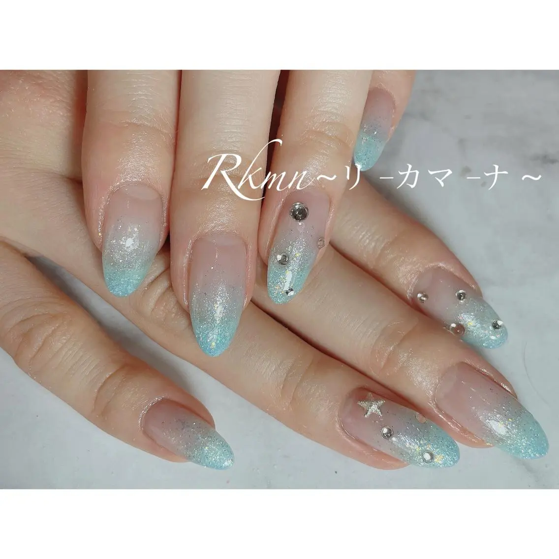 ネイル アートネイル グラデーション ラメ(グリッター) 水色 春ネイル ハンドネイル フットネイル ハンドケア Rkmn ~リ-カマ-ナ~のネイルデザイン