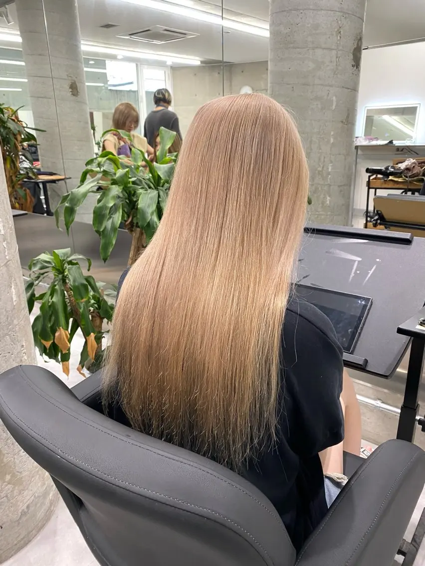 ロング カラー ヘアカラー Runa/大人 かわいいハイトーンのヘアスタイル