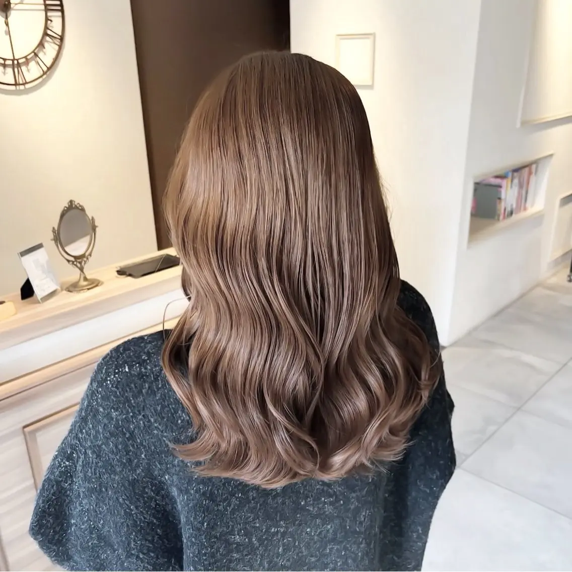 セミロング カラー ベージュカラー ブラウンカラー ヘアカラー トリートメント 川越 輝梨奈のヘアスタイル